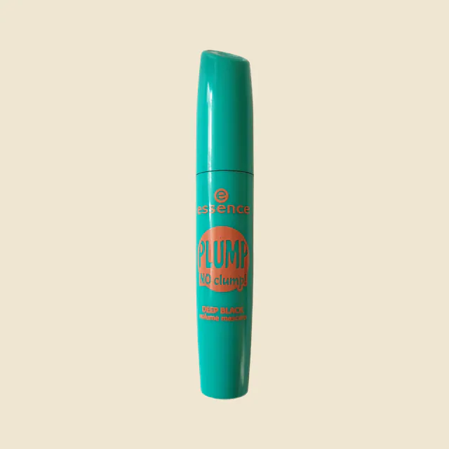 Plump no clump! Deep black volume mascara