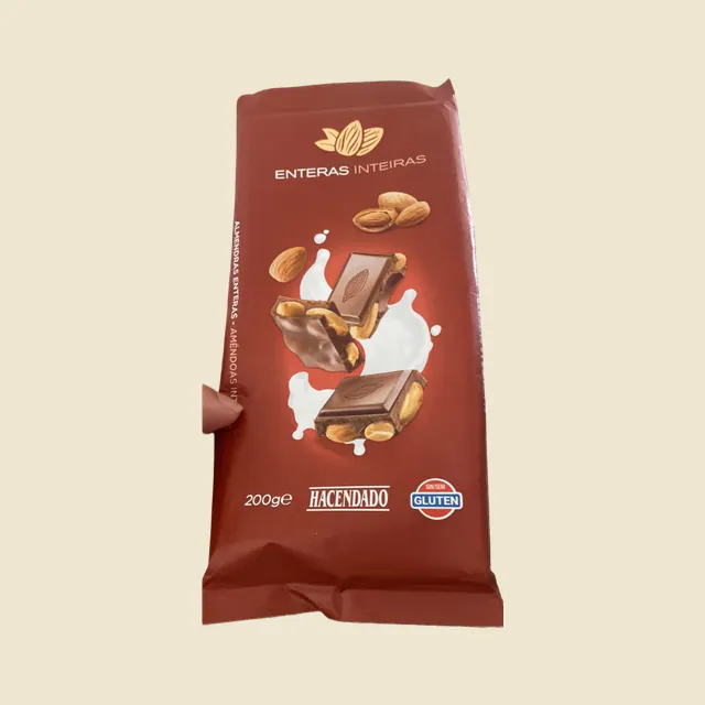 Chocolate extrafino con leche con almendras enteras